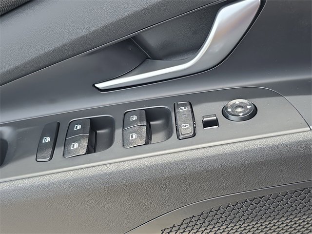 Used 2024 Hyundai Elantra Blue image 19