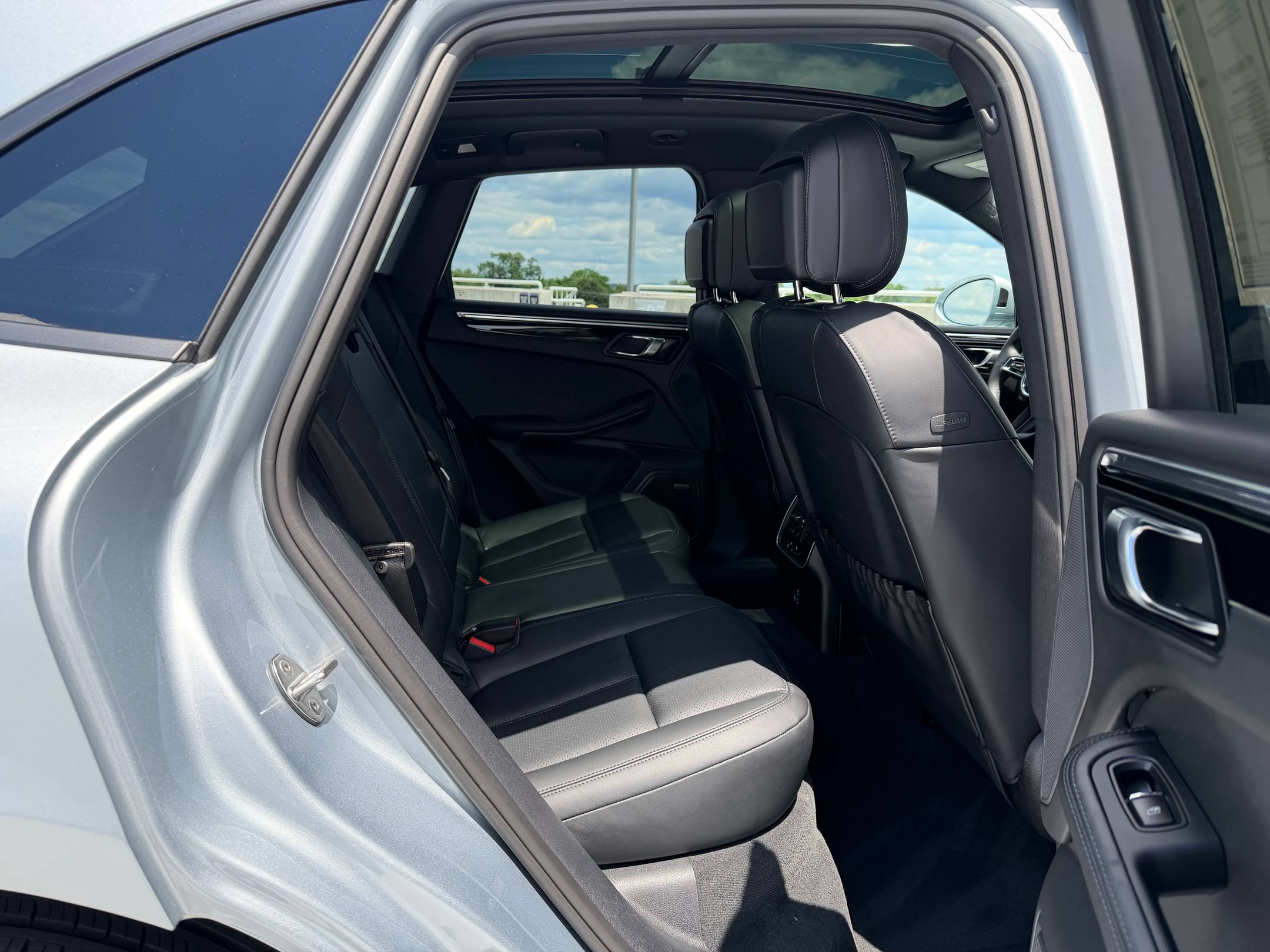 Certified 2026 Porsche Macan AWD/4WD image 19