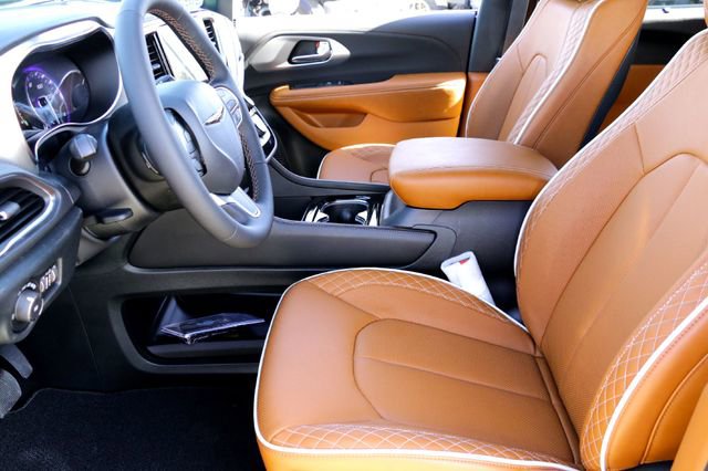 New 2026 Chrysler Pacifica Pinnacle image 9