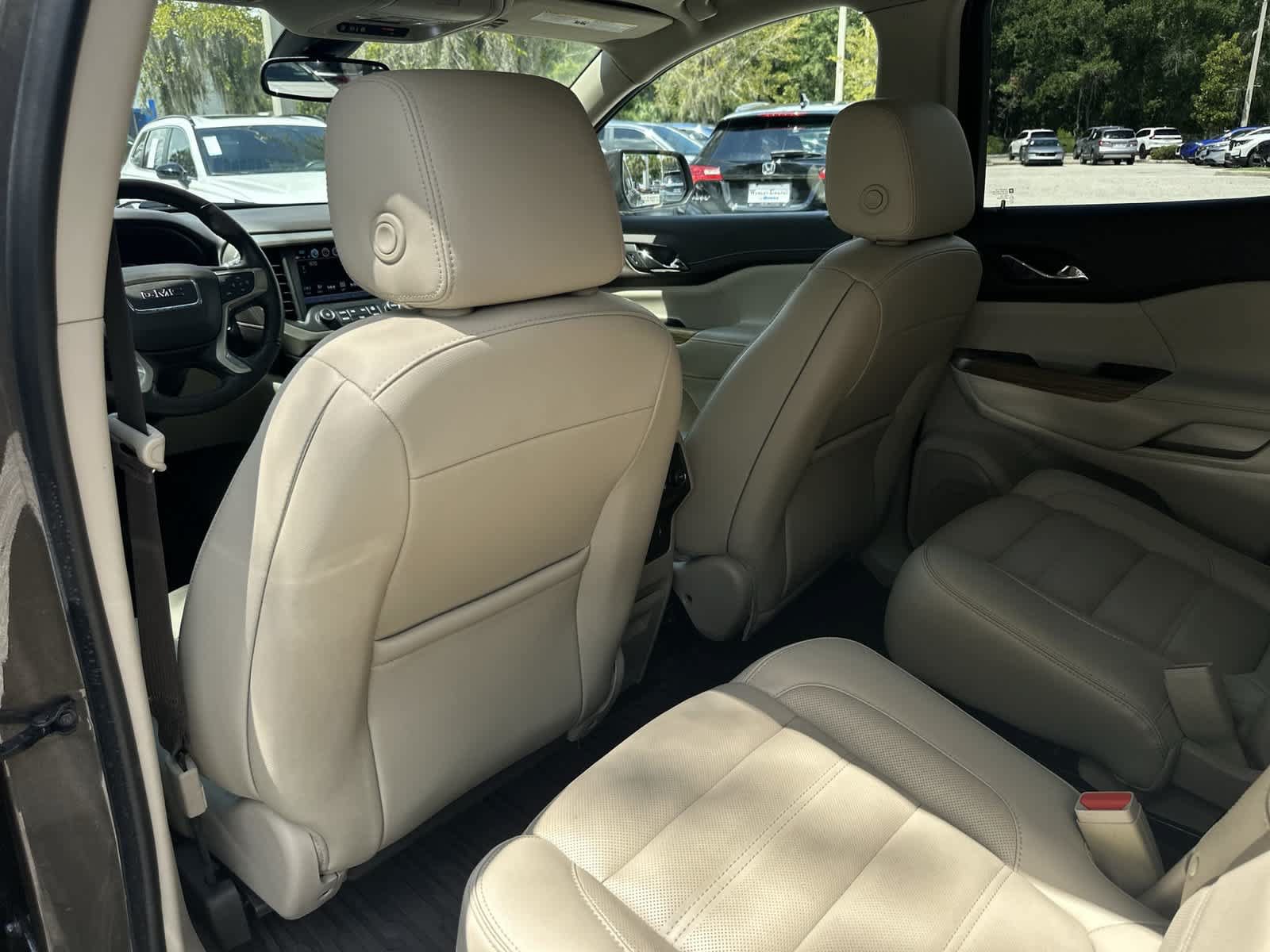Used 2019 GMC Acadia Denali w/ Technology Package FWD image 14