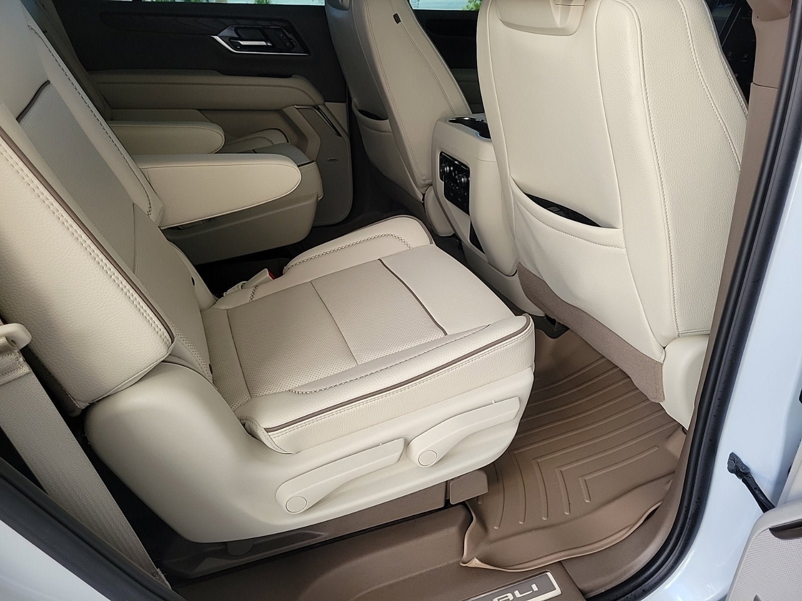 Used 2026 GMC Yukon Denali w/ Denali Reserve Package RWD image 15