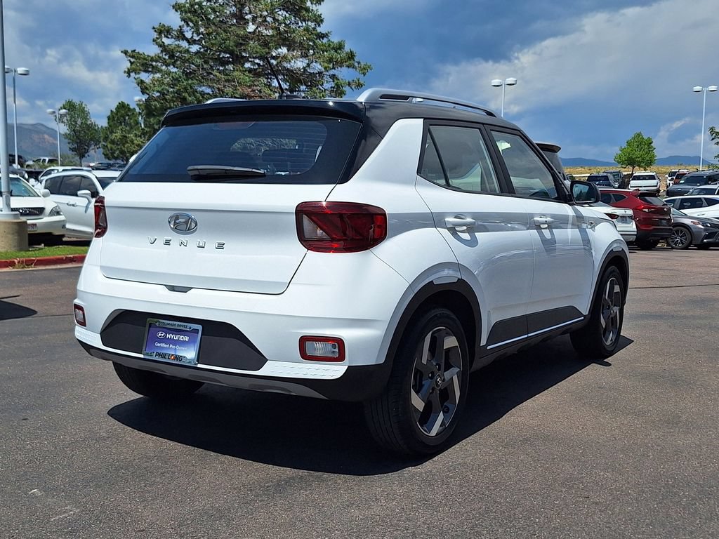 Used 2024 Hyundai Venue Limited FWD image 3