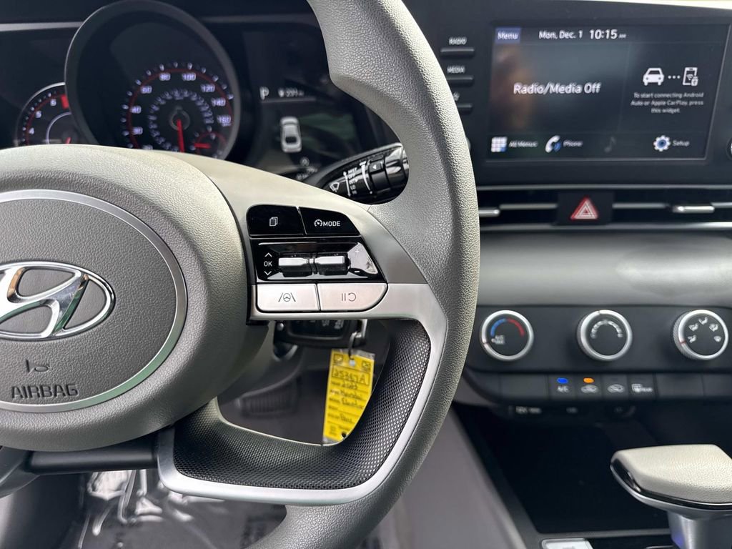 Used 2023 Hyundai Elantra SE image 28
