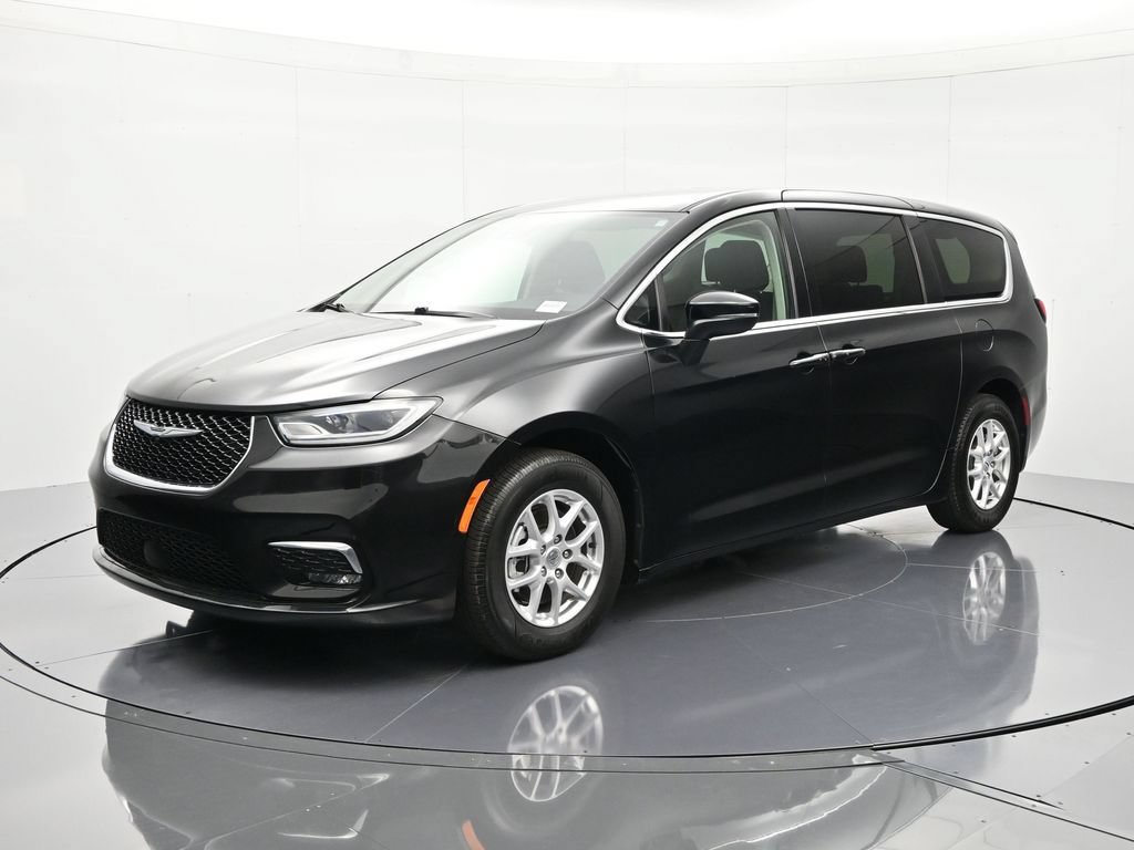 Certified 2023 Chrysler Pacifica Touring-L FWD image 1
