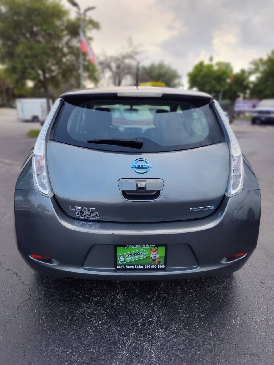 Used 2015 Nissan Leaf S FWD image 4