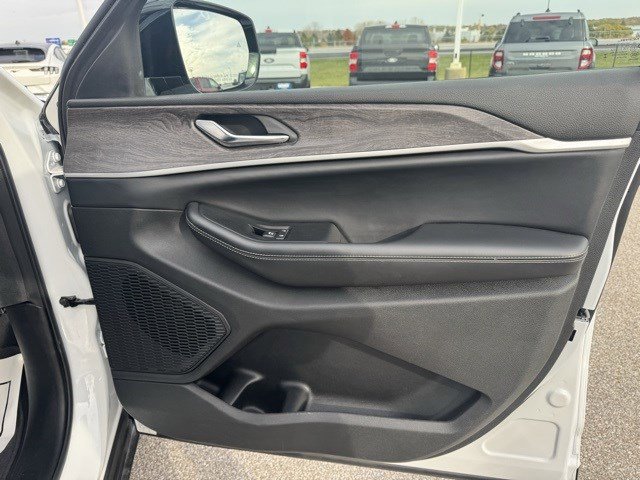 Used 2024 Jeep Grand Cherokee L Limited image 35