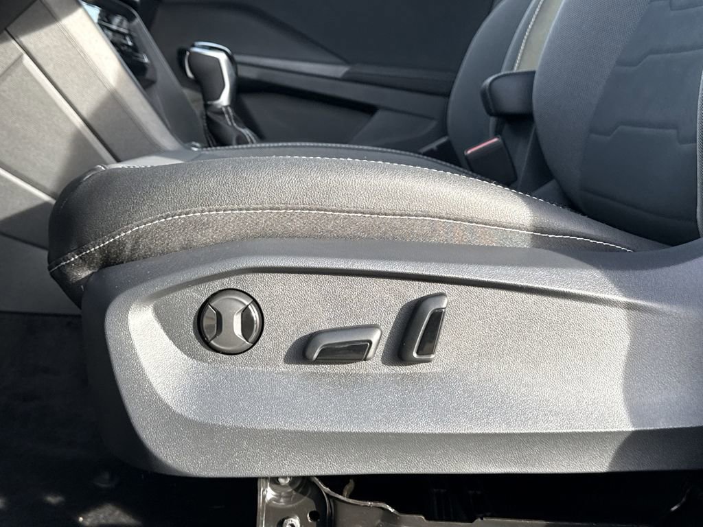 New 2026 Volkswagen Taos SE image 23