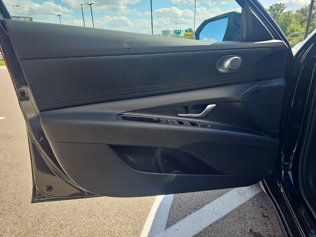 New 2026 Hyundai Elantra SE FWD image 10
