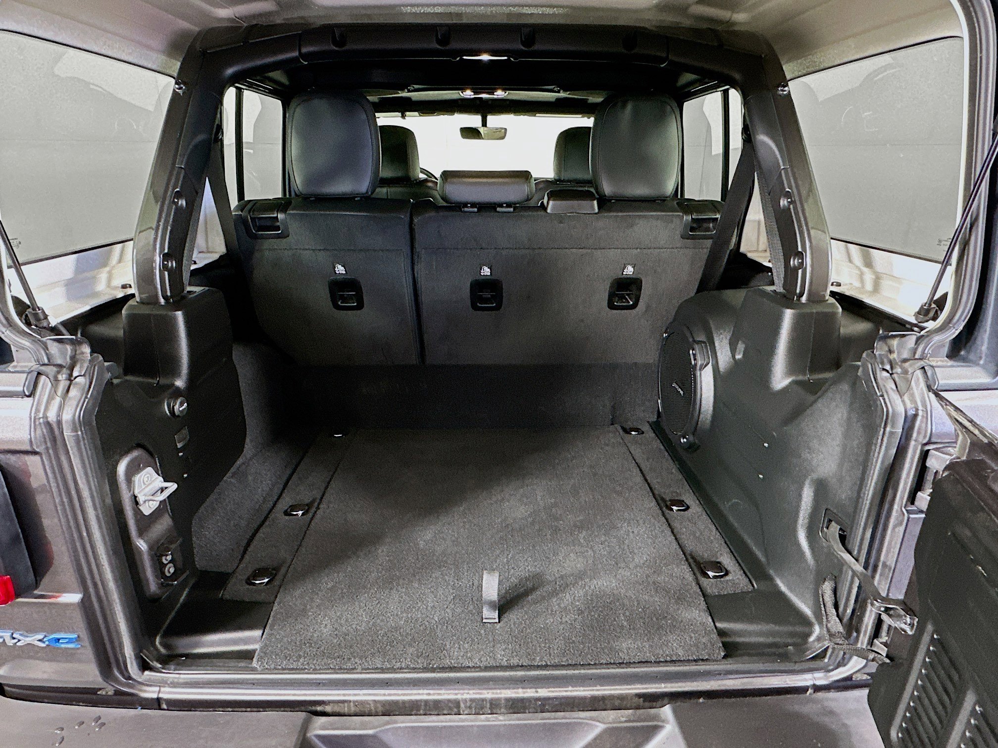 Used 2023 Jeep Wrangler Sahara w/ Cold Weather Group image 28