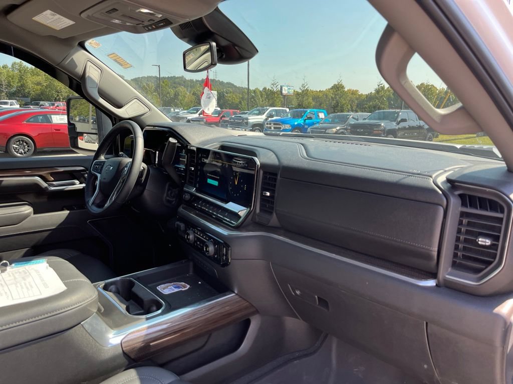 Used 2025 Chevrolet Silverado 3500 LT w/ Trail Boss Package AWD/4WD image 11