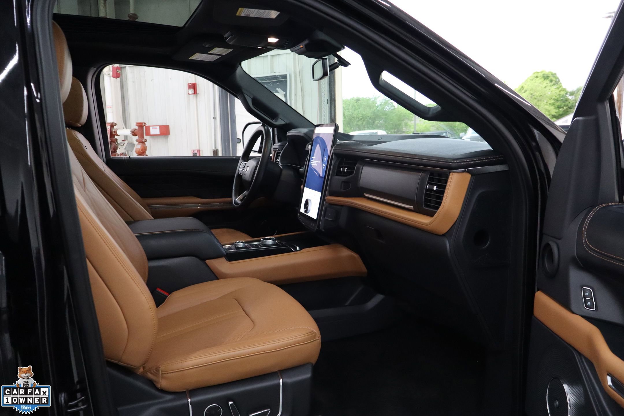 Certified 2024 Ford Expedition Platinum image 30