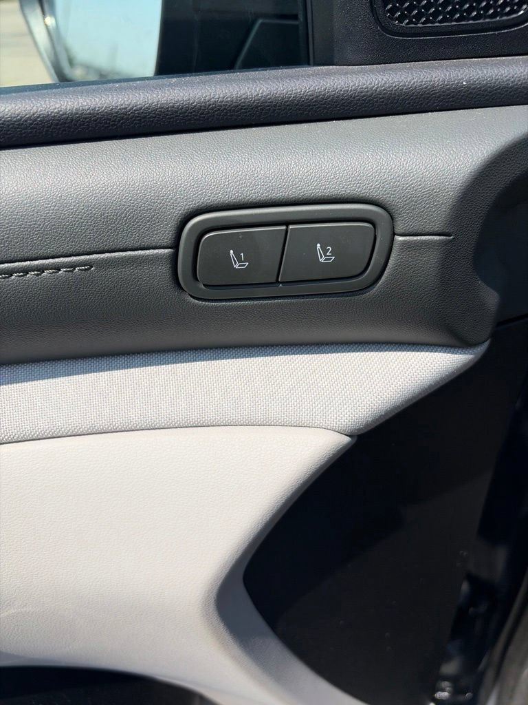 Used 2025 Hyundai Tucson Limited AWD/4WD image 12