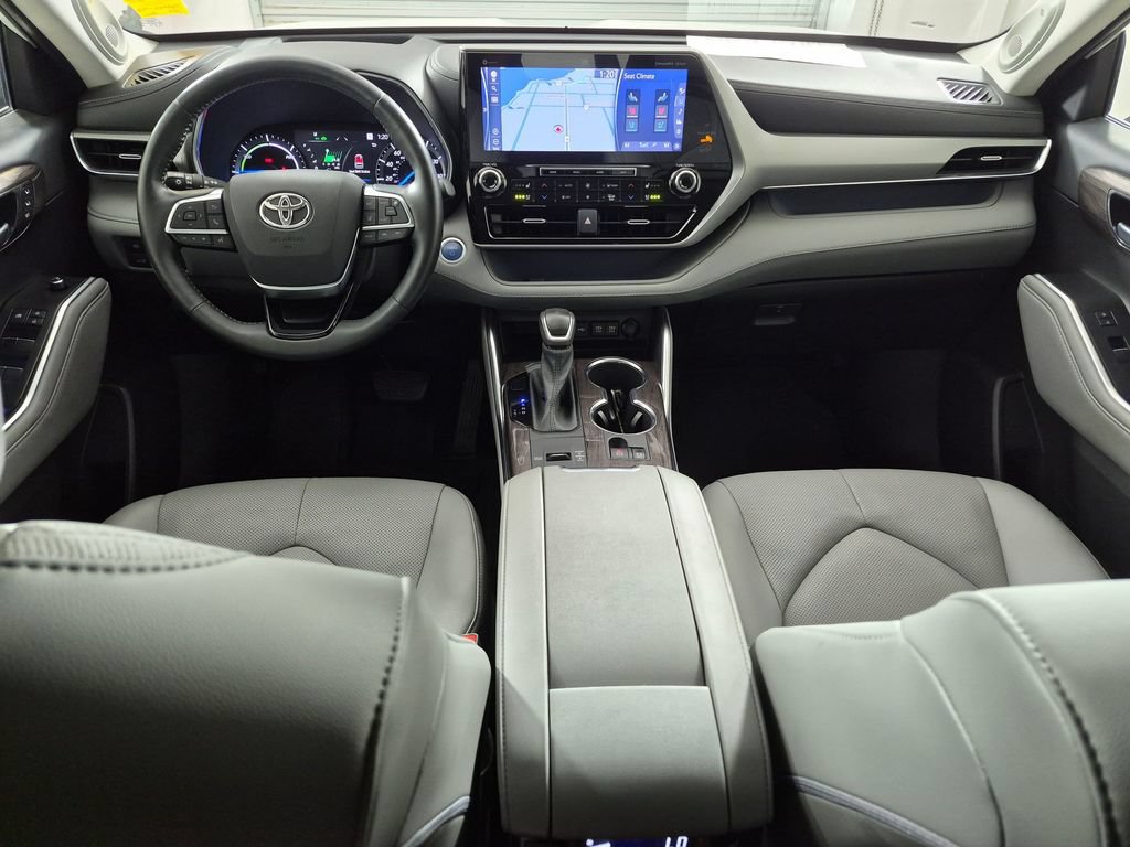 Used 2021 Toyota Highlander Platinum FWD image 25