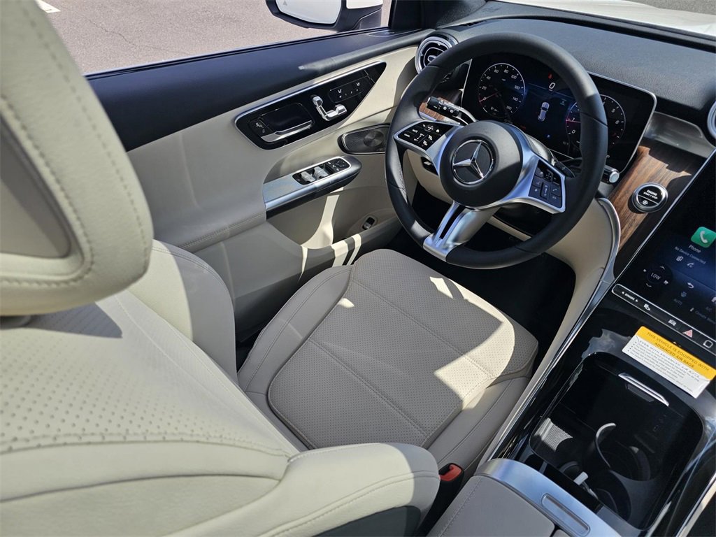 Used 2025 Mercedes-Benz GLC 300 image 27