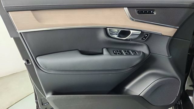 New 2026 Volvo XC90 B6 Plus w/ Protection Package AWD/4WD image 9