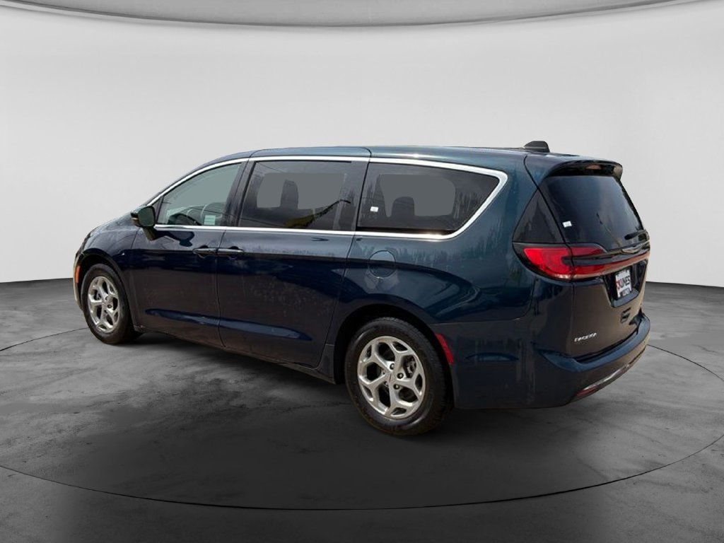 Used 2024 Chrysler Pacifica Limited FWD image 8