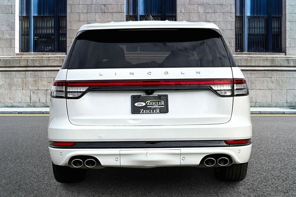 Used 2025 Lincoln Aviator Reserve w/ Jet Appearance Package image 4