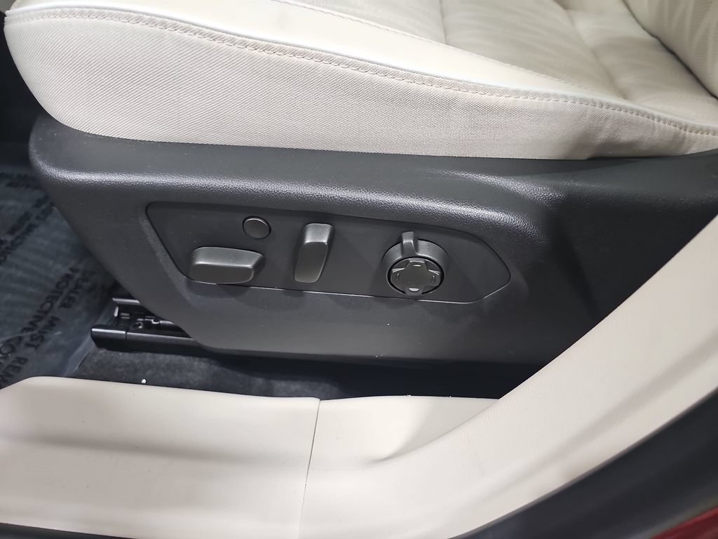 Used 2021 Buick Envision Avenir w/ Technology Package II AWD/4WD image 35