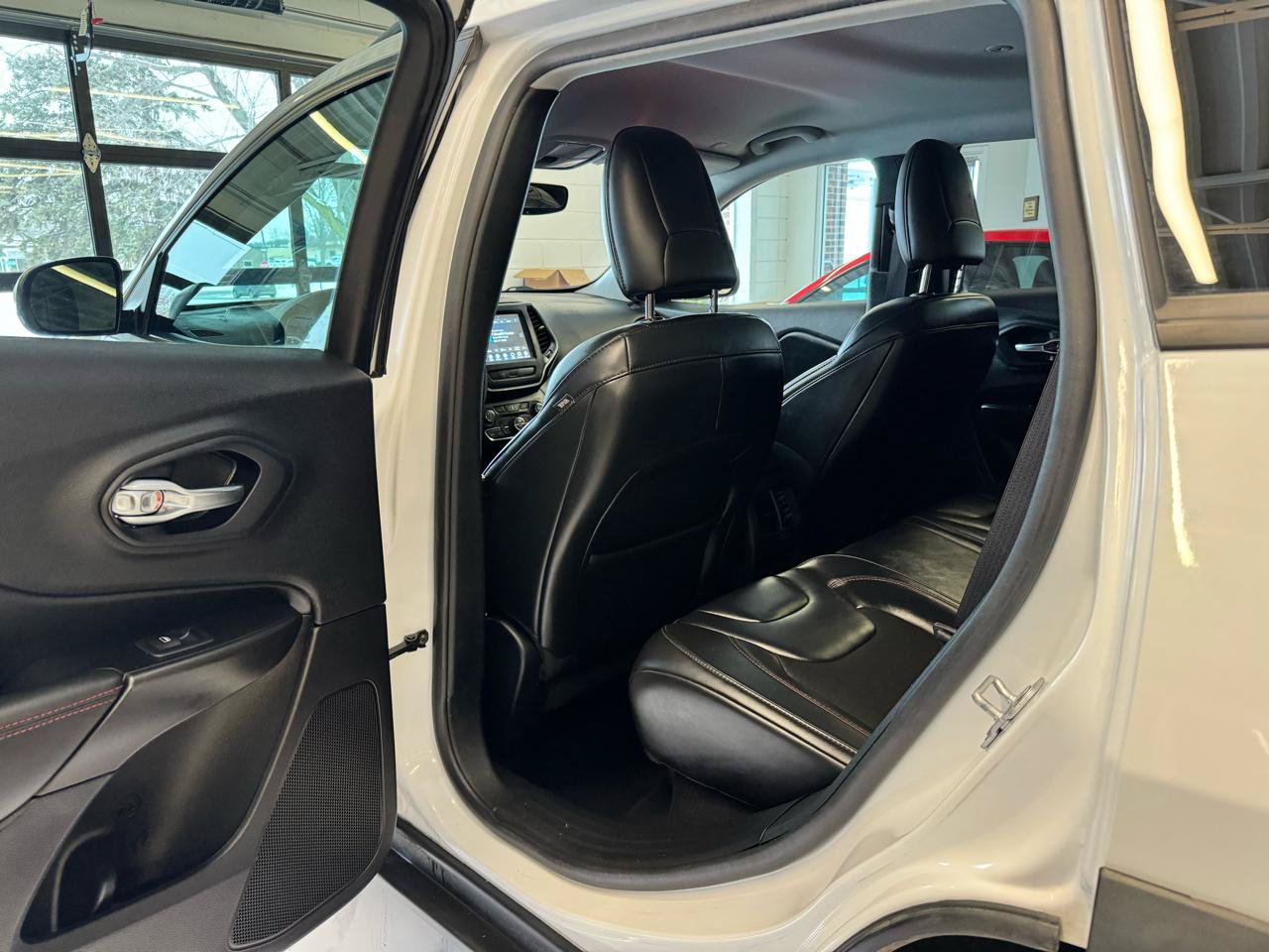Used 2020 Jeep Cherokee Trailhawk w/ Comfort/Convenience Group AWD/4WD image 20