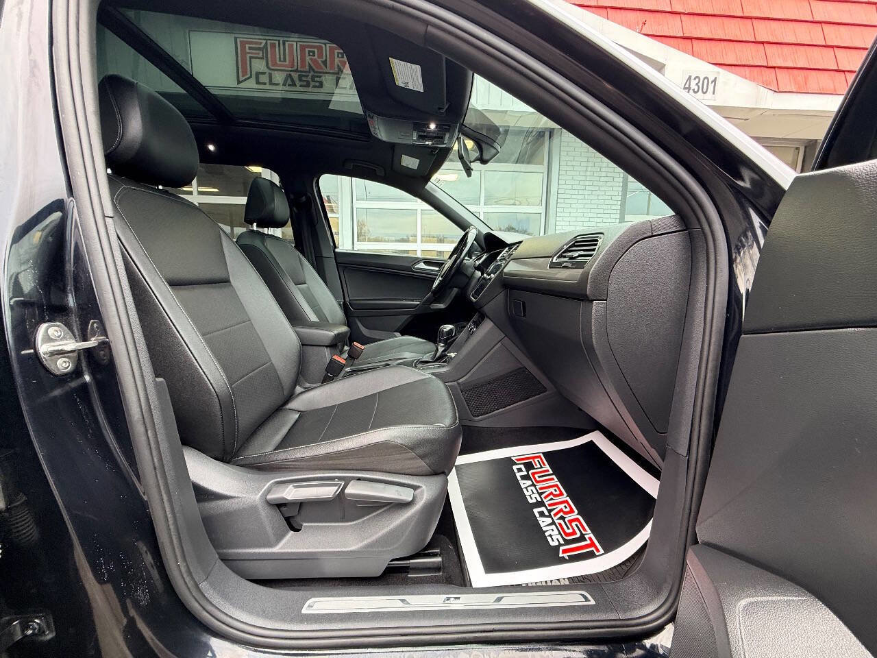 Used 2019 Volkswagen Tiguan SEL Premium R-Line image 38