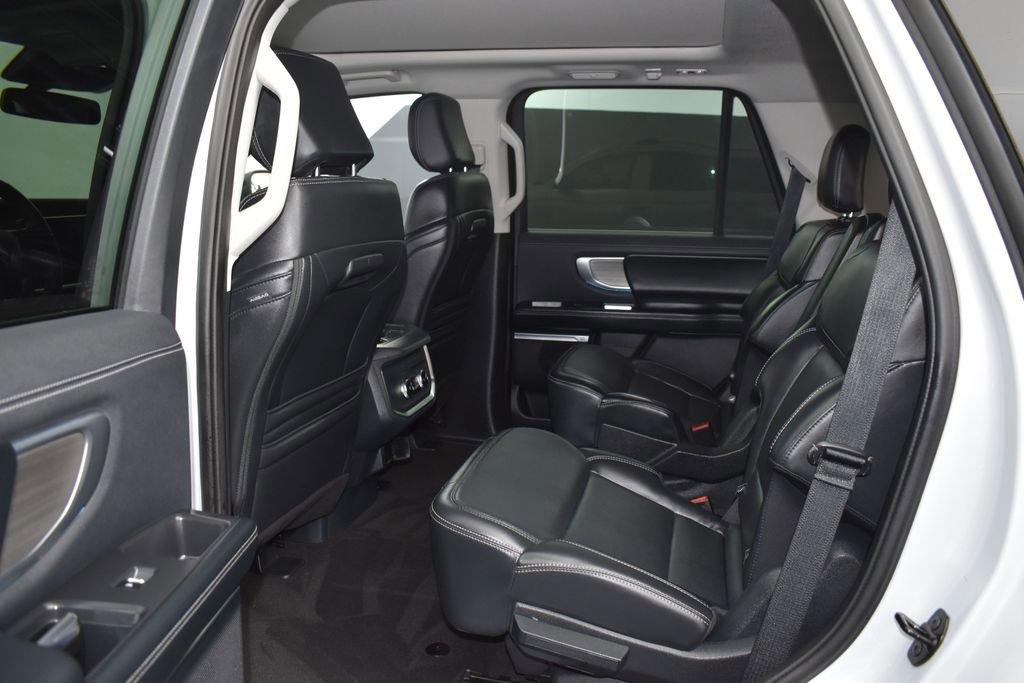 Certified 2025 Ford Expedition Platinum AWD/4WD image 17