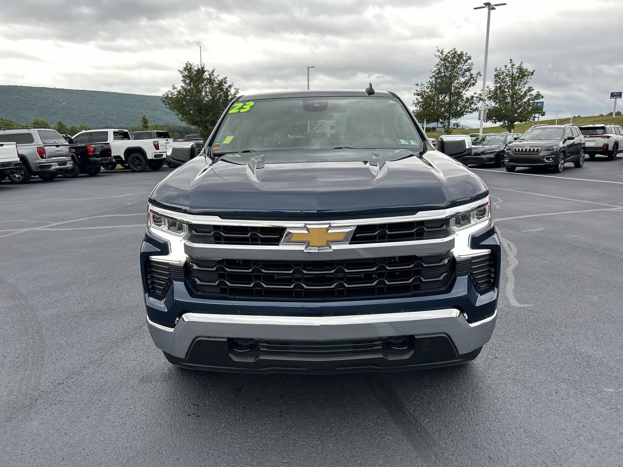 Used 2023 Chevrolet Silverado 1500 LT AWD/4WD image 2