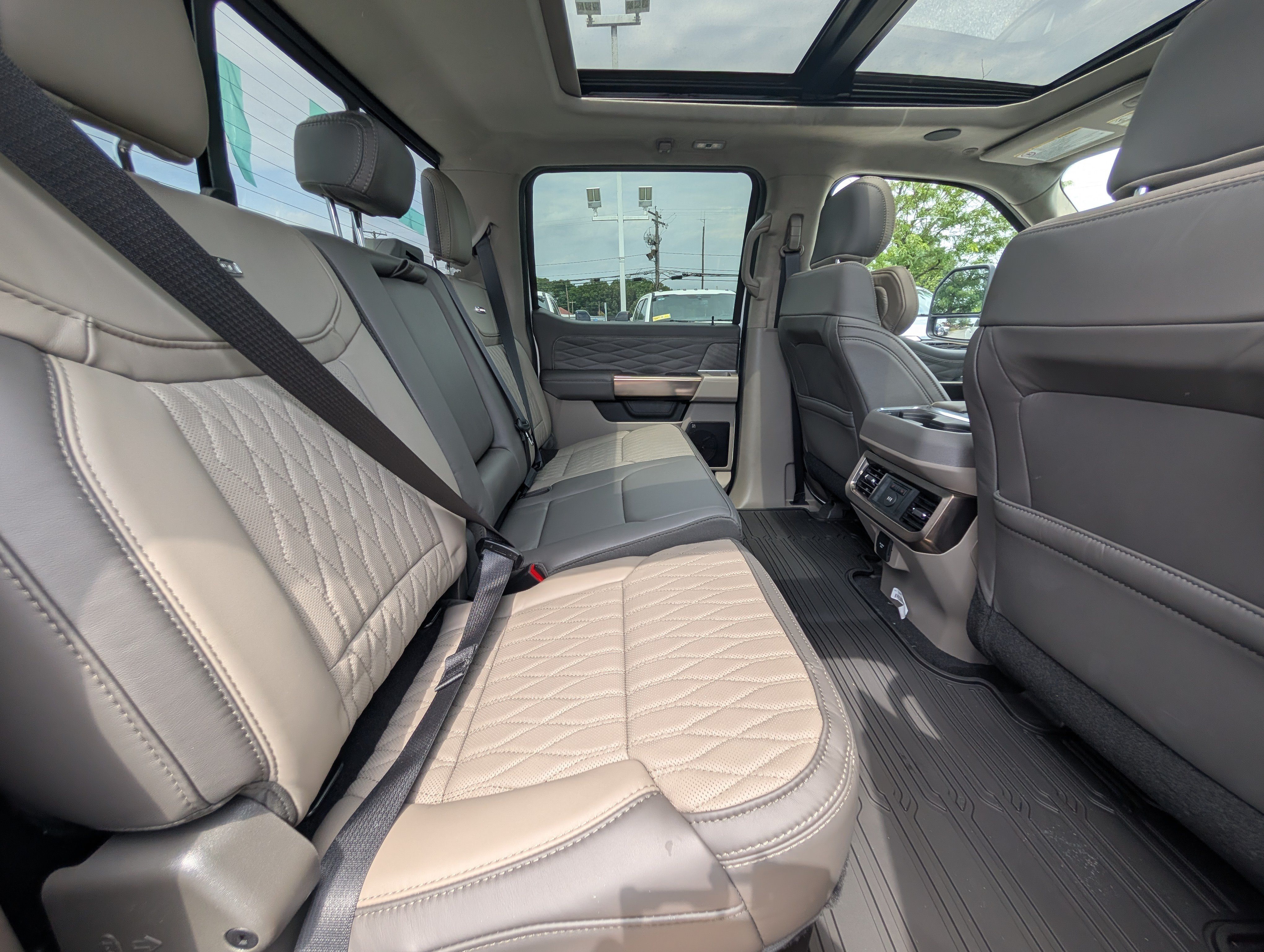 New 2026 Ford F350 Platinum w/ Platinum Plus Package AWD/4WD image 7