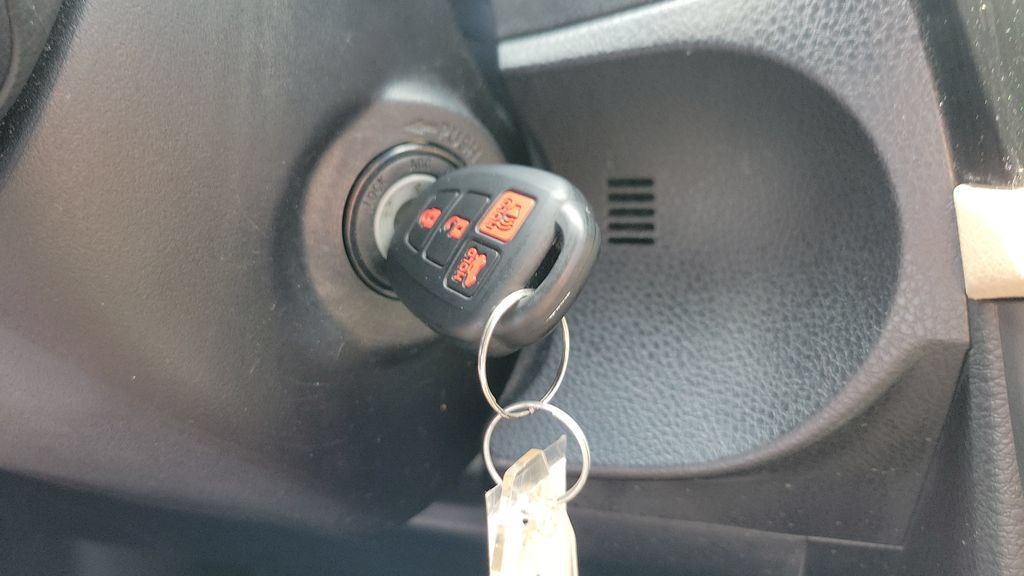 Used 2014 Toyota Corolla LE FWD image 26