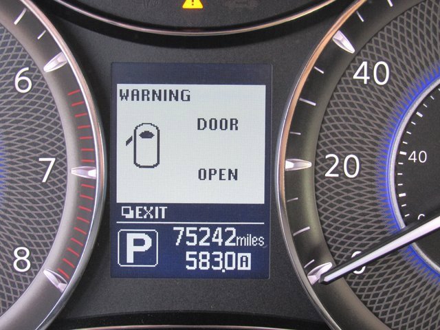 Used 2018 INFINITI QX80 2WD w/ Deluxe Technology Package image 2