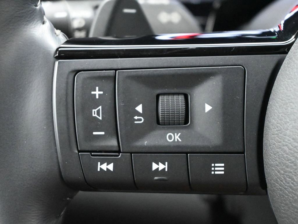 Used 2023 Nissan Pathfinder Platinum image 8