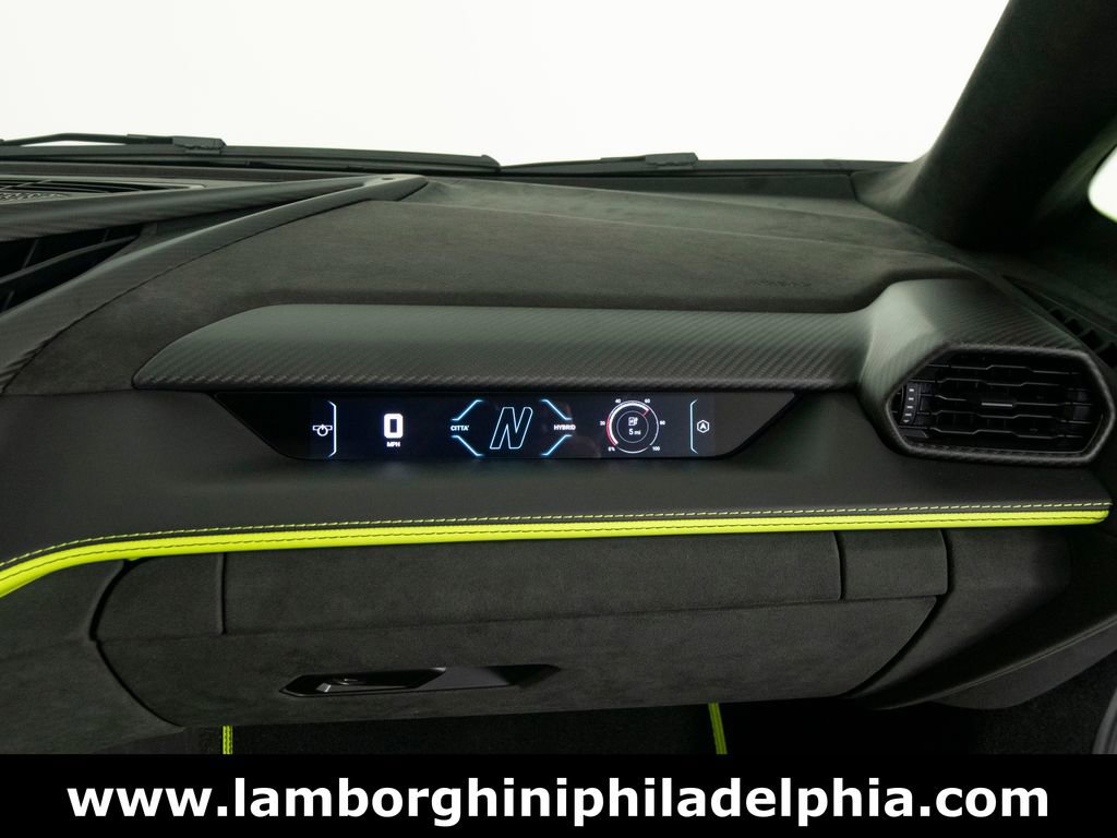 Used 2025 Lamborghini Revuelto image 35