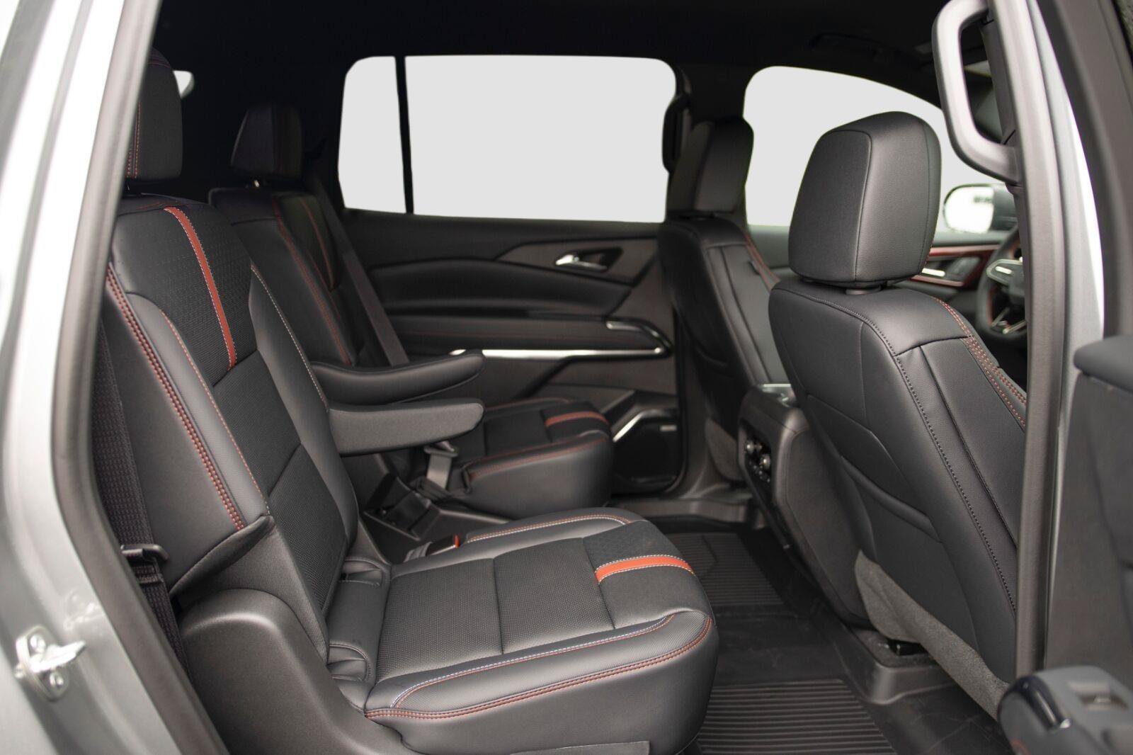 New 2026 Chevrolet Traverse RS w/ LPO, Floor Liner Package AWD/4WD image 23