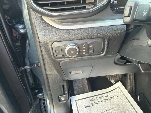 Used 2022 Ford Explorer XLT w/ Equipment Group 202A AWD/4WD image 19