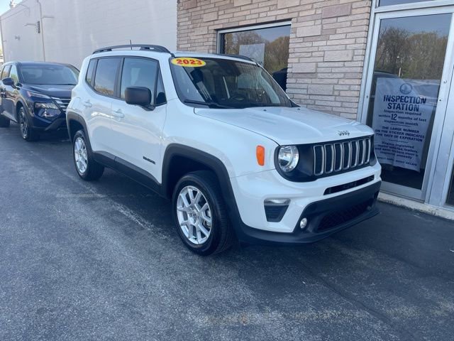 Used 2023 Jeep Renegade Latitude w/ Premium Group image 2