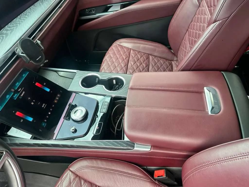 Used 2026 Cadillac Escalade Luxury RWD image 11