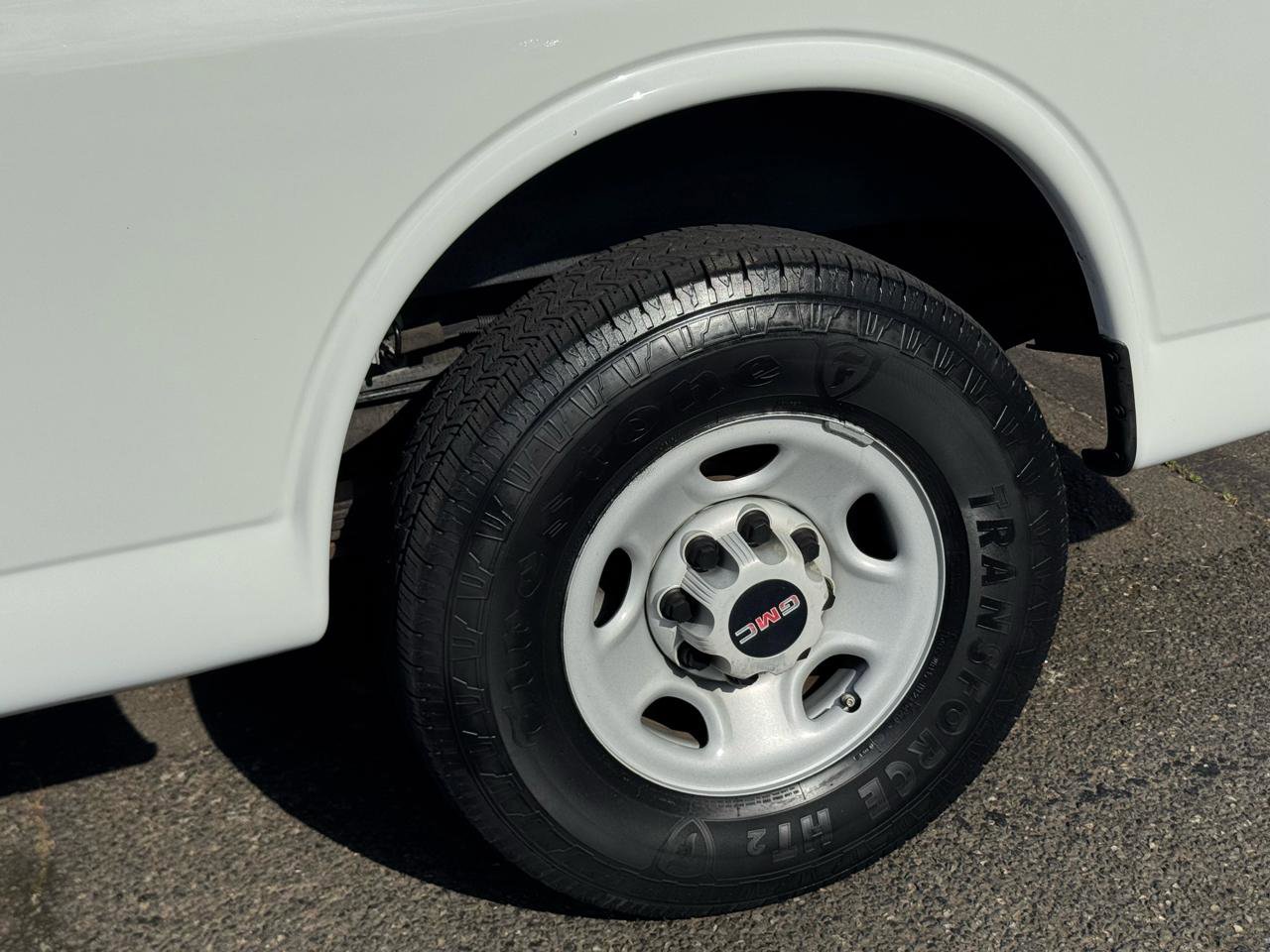 Used 2009 GMC Savana 3500 RWD image 35