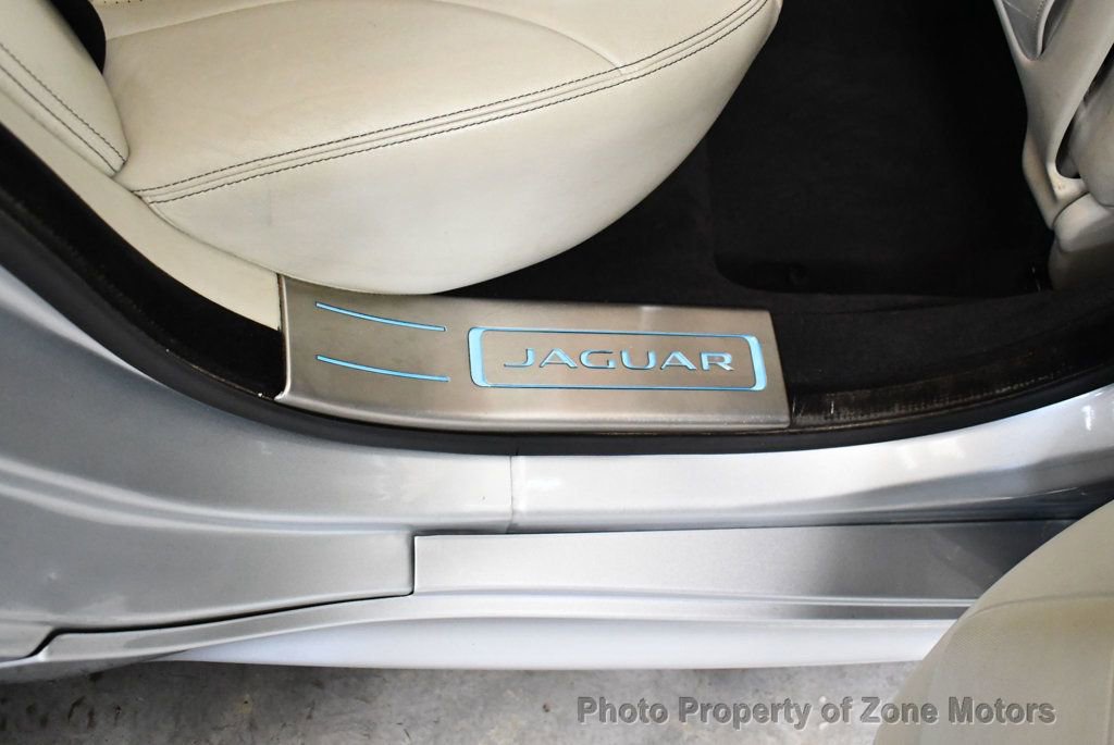 Used 2015 Jaguar XJ image 18