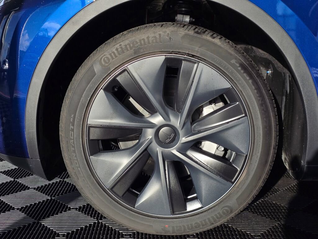 Used 2025 Tesla Model Y Long Range image 11