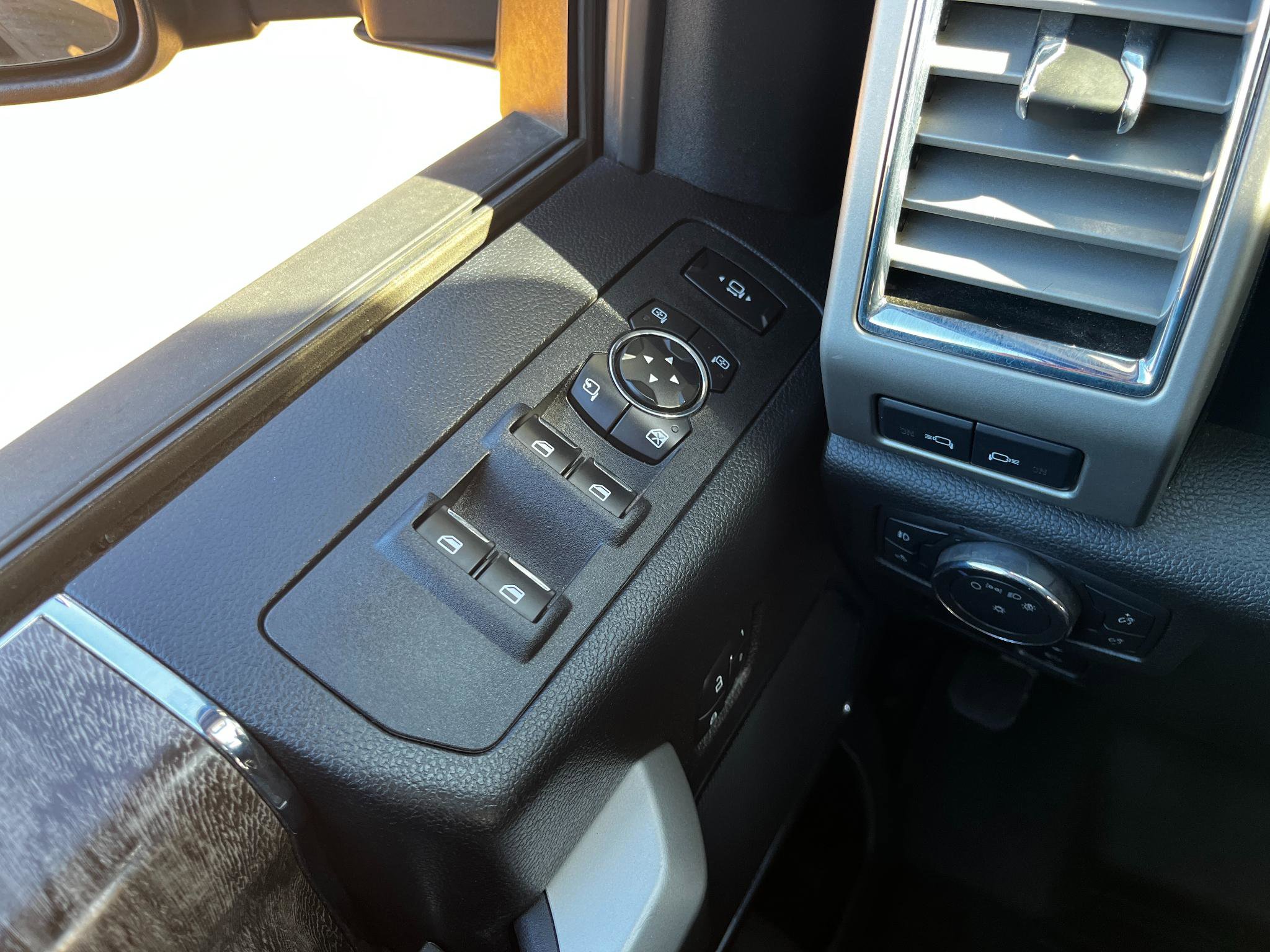 Used 2017 Ford F250 Lariat w/ Lariat Ultimate Package image 29