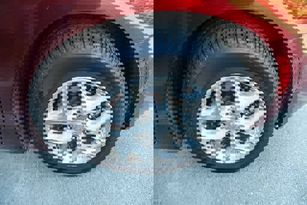 Used 2019 Chrysler Pacifica Touring-L Plus w/ Tire & Wheel Group image 9