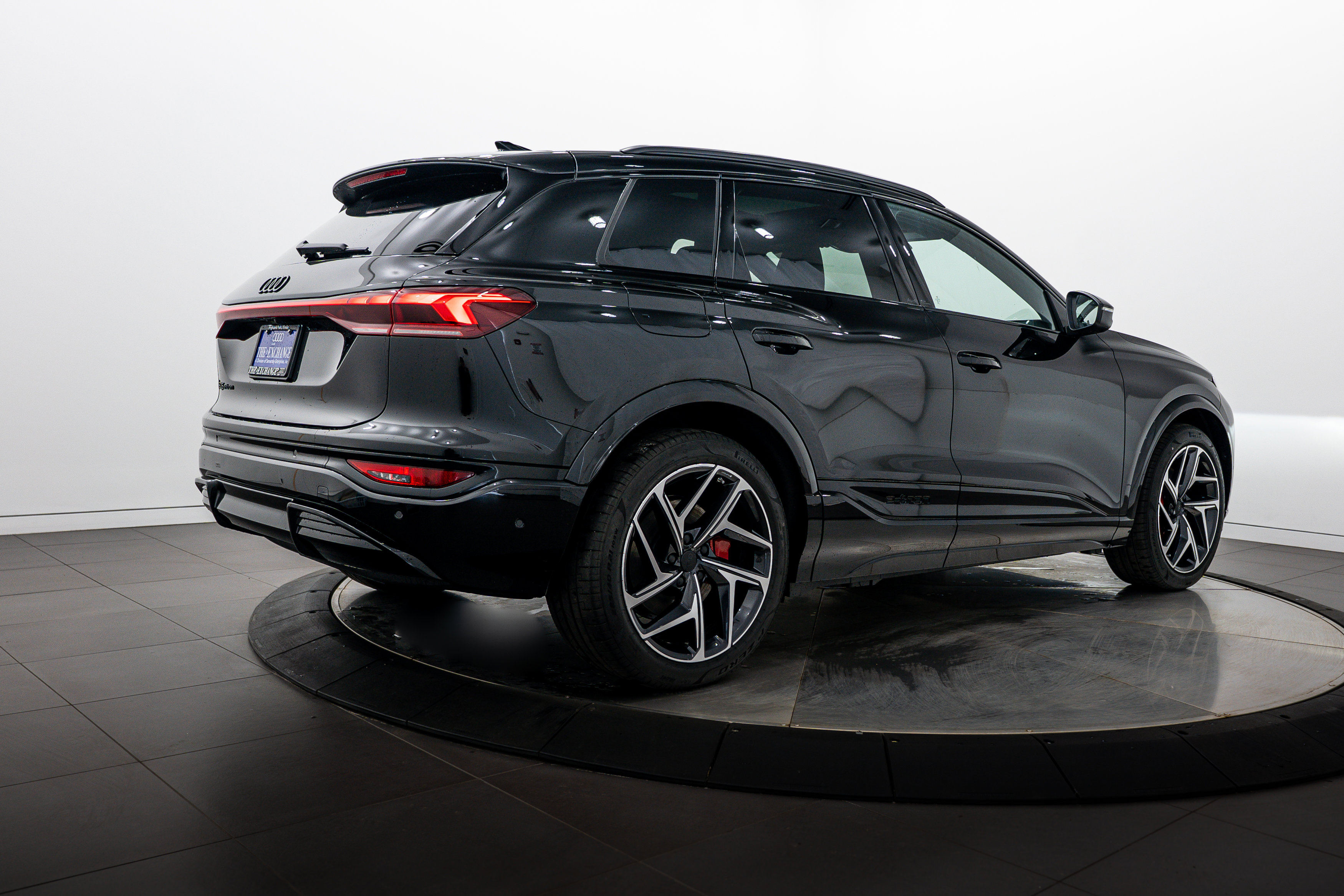 New 2027 Audi SQ6 e-tron Premium Plus AWD/4WD image 4