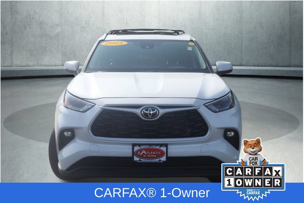 Used 2025 Toyota Highlander XLE AWD/4WD image 2