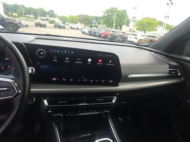 Used 2025 Chevrolet Traverse LT AWD/4WD image 17