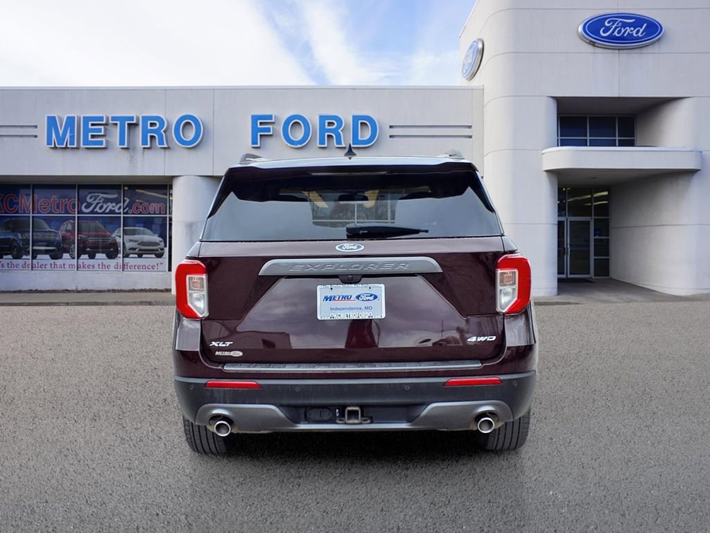 Used 2022 Ford Explorer XLT w/ Equipment Group 202A image 5