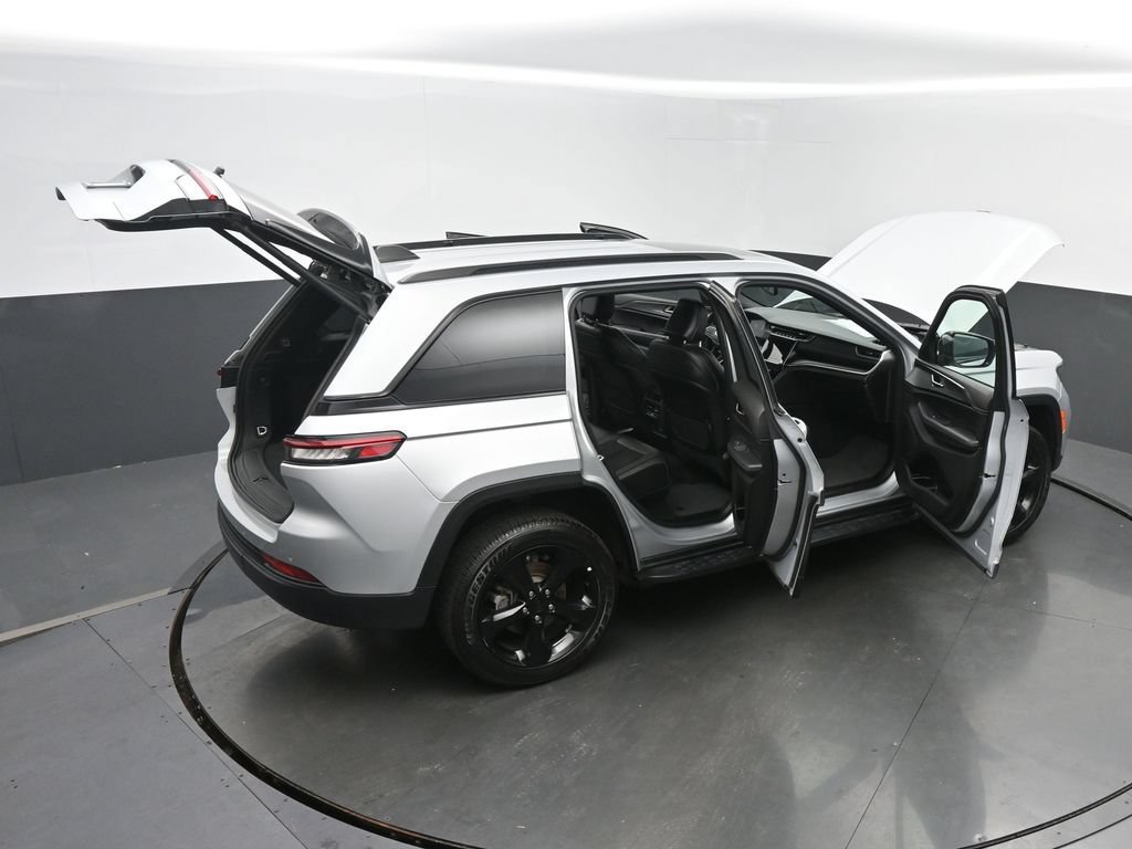 Used 2024 Jeep Grand Cherokee Altitude AWD/4WD image 73