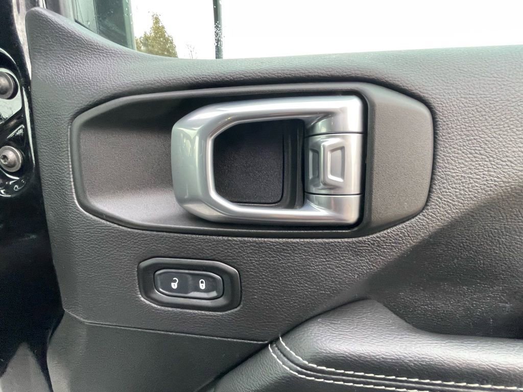 Used 2022 Jeep Wrangler Unlimited Sahara image 15