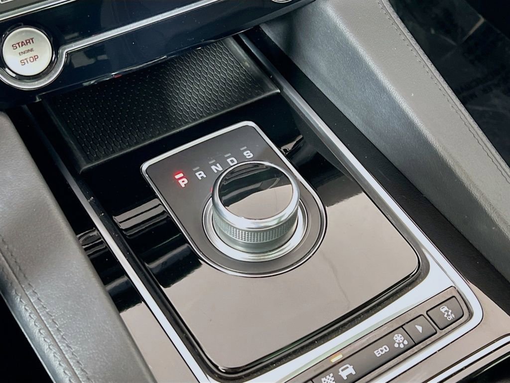 Used 2020 Jaguar F-PACE Prestige image 16