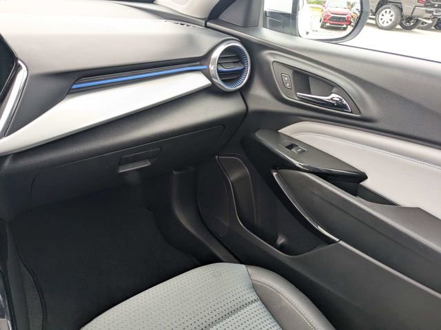 Used 2025 Chevrolet Trax LT w/ LT Convenience Package FWD image 16