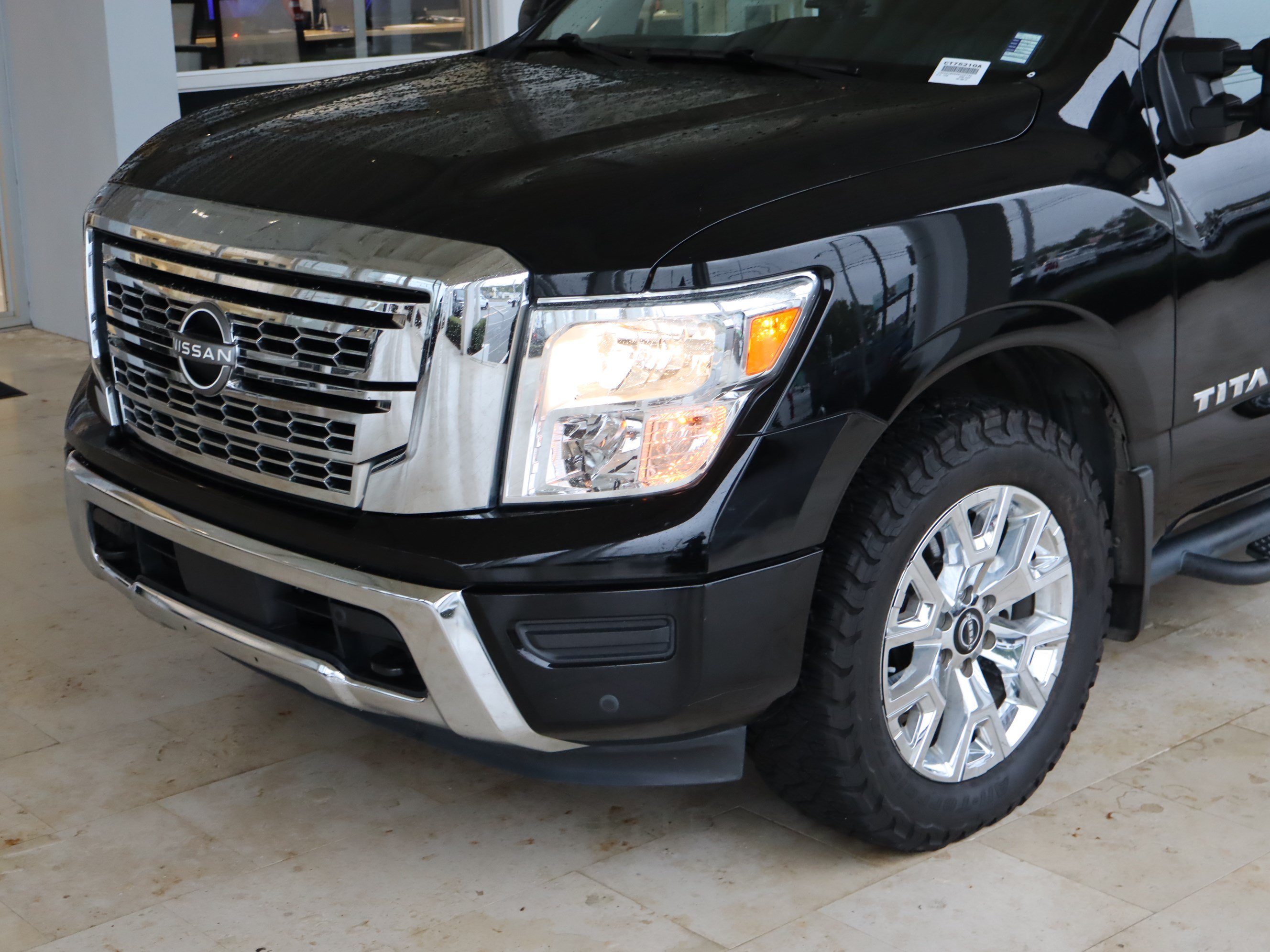Used 2023 Nissan Titan SV w/ SV Convenience Package AWD/4WD image 6