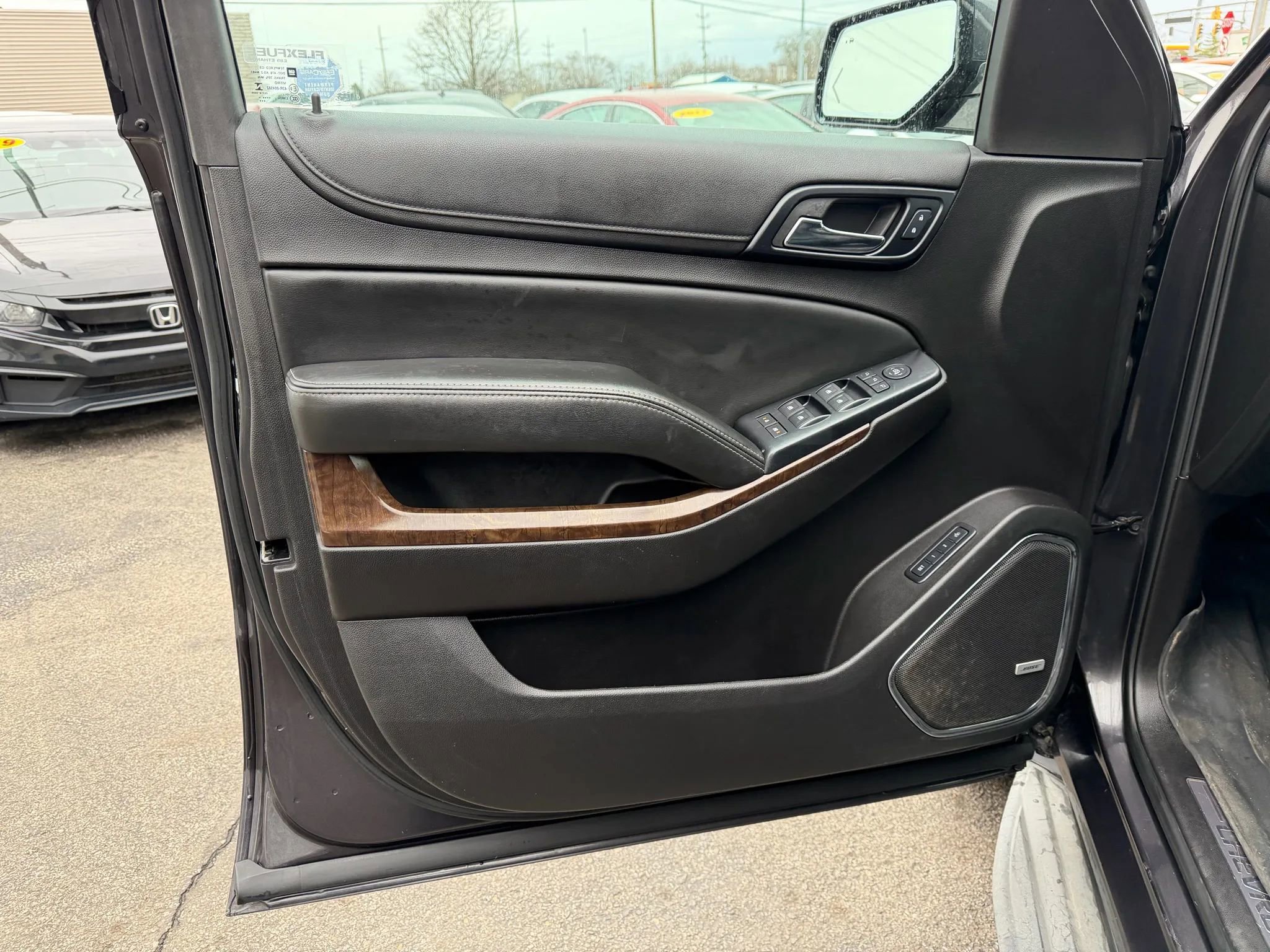 Used 2015 Chevrolet Suburban LT w/ Luxury Package AWD/4WD image 18